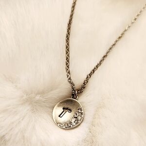 NWOT Lia Sophia "R" initial necklace